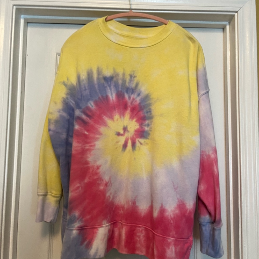 Crown & Ivy Soft Yellow Sweatshirt